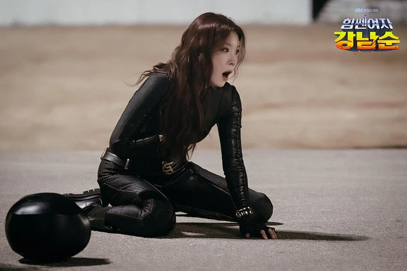 黃金主收到媽媽的怪力感應，心臟像是被捶，重新啟動能量