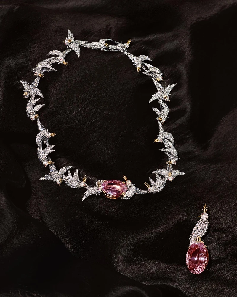Tiffany & Co.蒂芙尼獻上2023聖誕佳節形象廣告-石上鳥高級珠寶系列 Tiffany & Co.蒂芙尼獻上2023聖誕佳節形象廣告-石上鳥高級珠寶系列