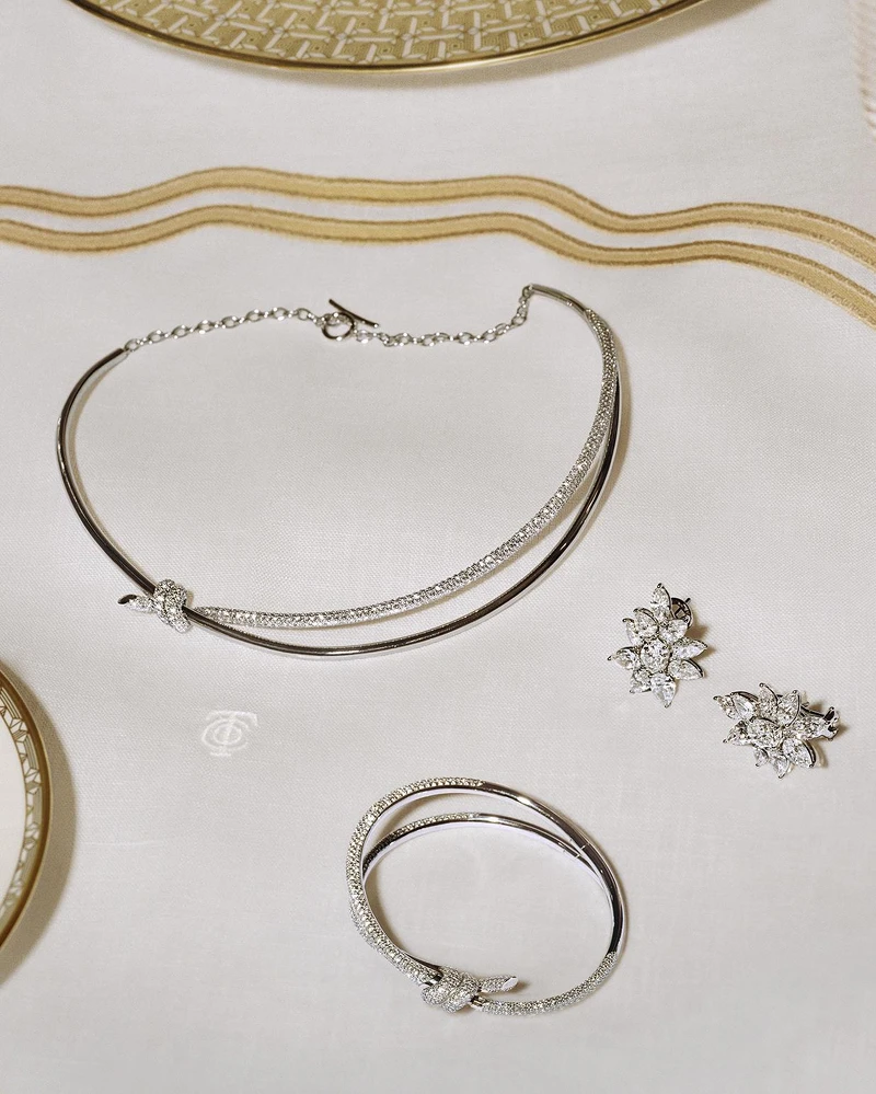 Tiffany & Co.蒂芙尼獻上2023聖誕佳節形象廣告 - Tiffany Knot系列 Tiffany & Co.蒂芙尼獻上2023聖誕佳節形象廣告 - Tiffany Knot系列