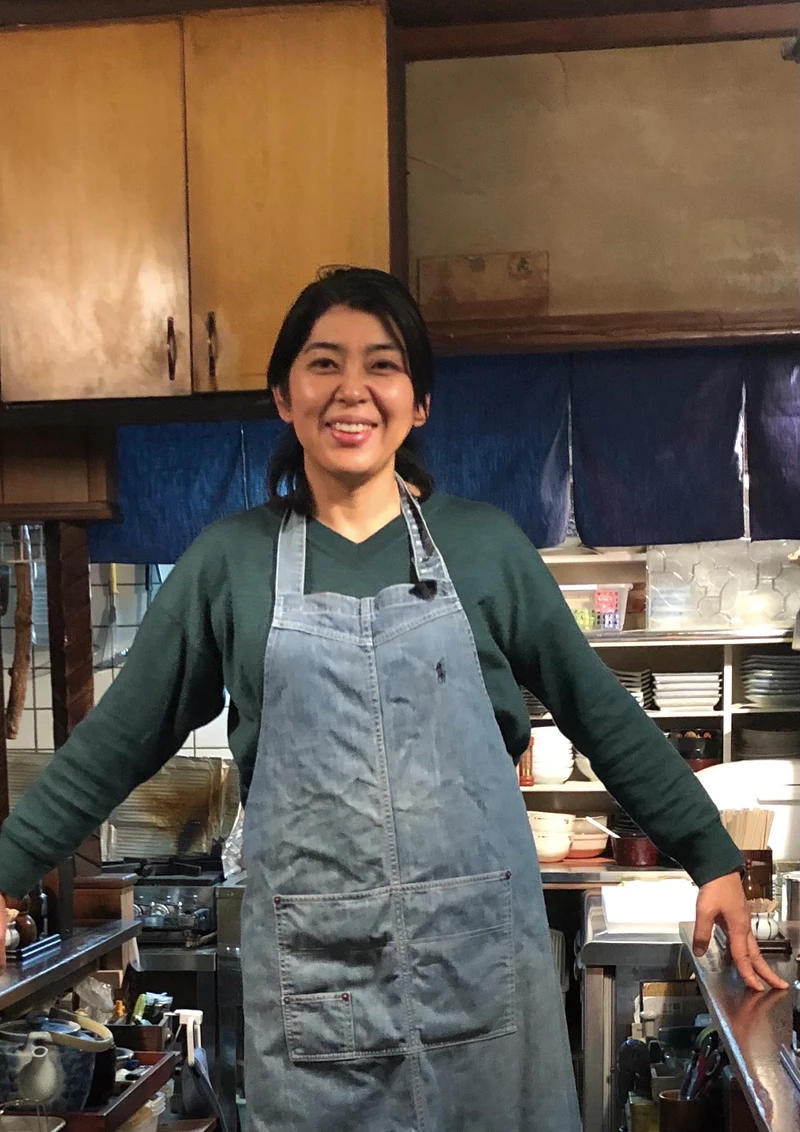 《深夜食堂》拍攝現場，她也為此劇設計了多道日式家常料理、下酒菜，透過食物成為劇中每段故事的載體。