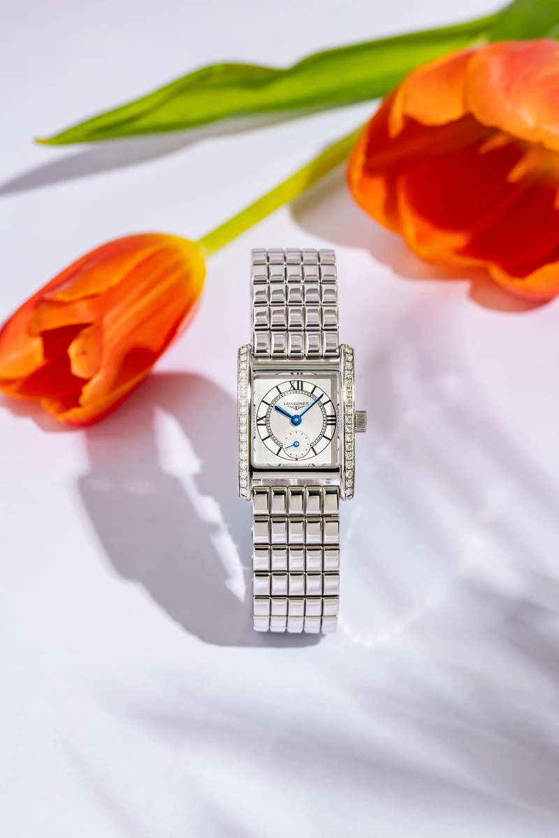 LONGINES浪琴表MINI DOLCEVITA迷你多情系列Cosmo面盤搭配不鏽鋼鑲鑽腕錶，NT131,300。