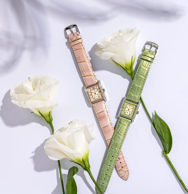 LONGINES浪琴表MINI DOLCEVITA迷你多情系列羅馬鏤雕鍍金面盤搭配高級薄荷綠鱷魚皮革錶帶鑲鑽腕錶、羅馬鏤雕鍍金面盤搭配高級淡雅粉鱷魚皮革錶帶鑲鑽腕錶，各NT$122,300。