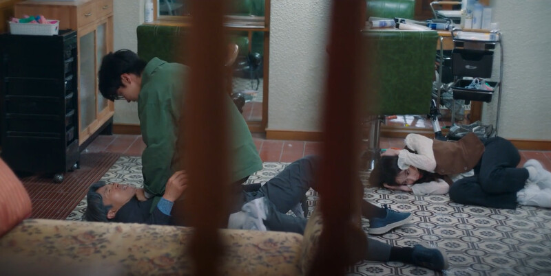 遇學(上)曾反擊鄭奉完(下)成功撲倒後差點出拳