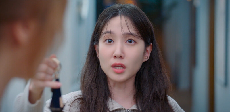 作為最初也是最忠心的鐵粉，木河拿幸運鑰匙圈像命令蘭珠要唱到60歲