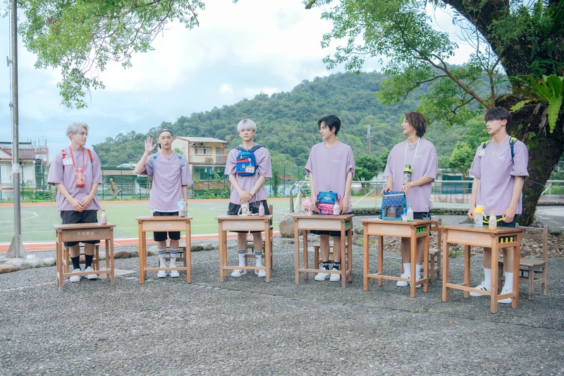 《Ozone夏日青春冒險》哲言（左）、子翔、祖安、佳辰、煥鈞、文廷回到校園，找回純真的生活體驗。