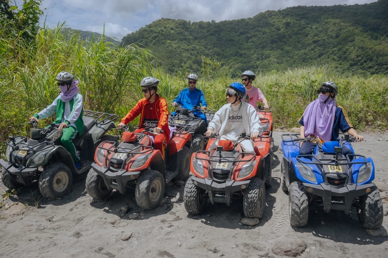 《Ozone夏日青春冒險》六少年到宜蘭體驗越野沙灘車。