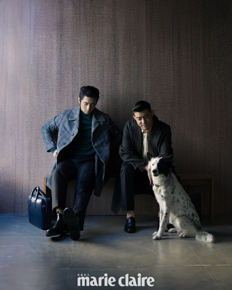 傅孟柏/格紋羊毛大衣、綠色高領毛衣、黑色西裝褲,all by Dunhill;黑色皮鞋,Boss;大師傑作系列公文包,Montblanc。王柏傑/米色真絲襯衫、灰色羊毛大衣外套,both by Fendi;黑色西裝褲、黑色皮鞋,both by Boss;大師傑作系列公文包,Montblanc。 傅孟柏/格紋羊毛大衣、綠色高領毛衣、黑色西裝褲,all by Dunhill;黑色皮鞋,Boss;大師傑作系列公文包,Montblanc。王柏傑/米色真絲襯衫、灰色羊毛大衣外套,both by Fendi;黑色西裝褲、黑色皮鞋,both by Boss;大師傑作系列公文包,Montblanc。