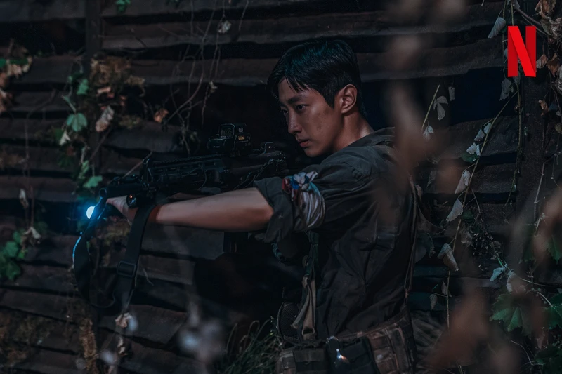 燦榮好奇恩宥老是違規離營在找什麼人