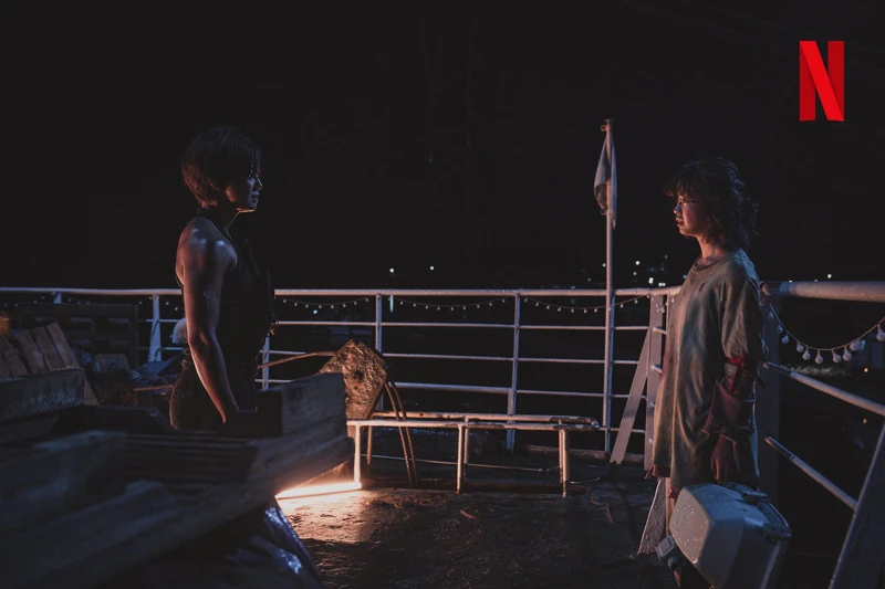 孩子(右)沒被取名，是沒有當人的資格？隨時會被放棄、殺害？和伊景(左)起了衝突