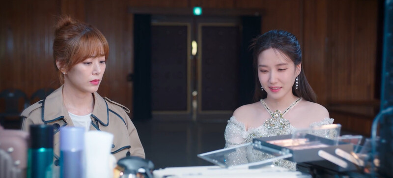 蘭珠(左)聽木河(右)話當年，仍不理解木河到底有沒有成為DIVA的決心