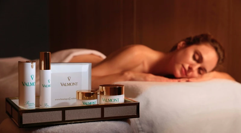 Valmont Spa使用產品情境圖。 Valmont Spa使用產品情境圖。