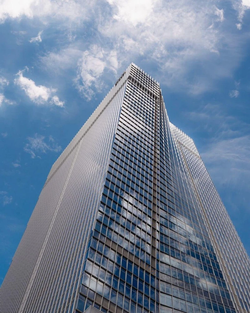 酒店位置就座落在全球商業中心虎之門之丘。 酒店位置就座落在全球商業中心虎之門之丘。