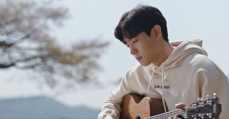 專注音樂的模樣好帥氣,讓守護自覺挖到寶 專注音樂的模樣好帥氣,讓守護自覺挖到寶