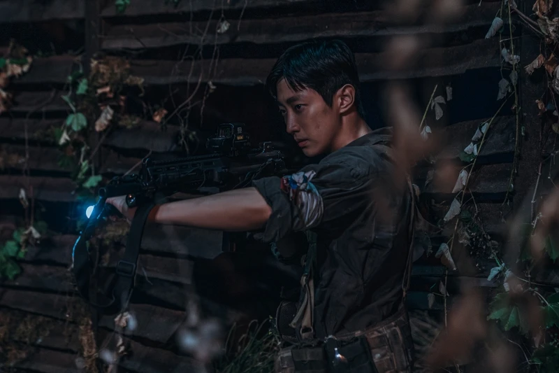 《Sweet Home》S2中的烏鴉部隊二等兵朴燦榮(鄭振永飾)。