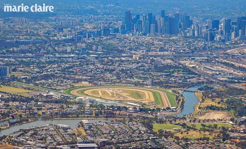 從飛機上俯瞰Melbourne Cup Day活動舉辦地弗萊明頓賽馬場的全貌。