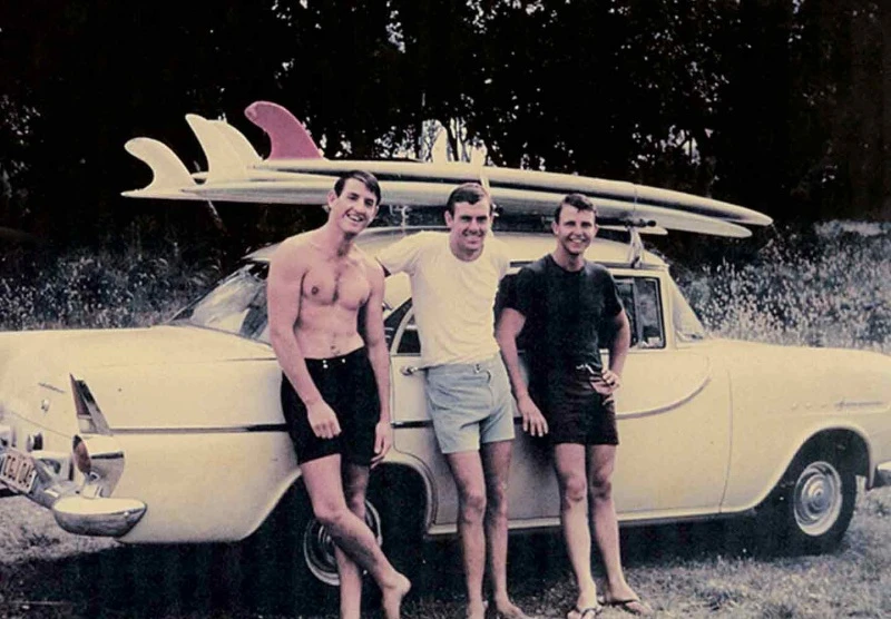 圖左一為衝浪運動員Brian Smith