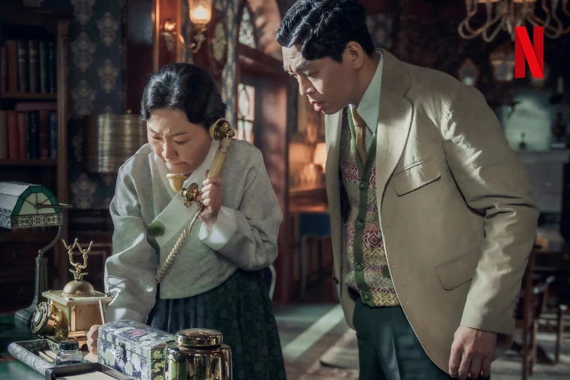 金鈺堂大管家與小跟班─金海淑(左)與朴智煥(右)飾演 金鈺堂大管家與小跟班─金海淑(左)與朴智煥(右)飾演