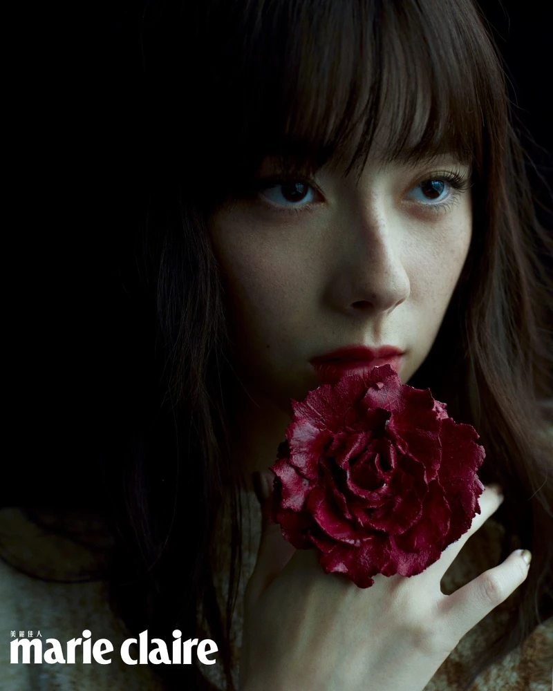 短版針織背心,LOEWE。 短版針織背心,LOEWE。