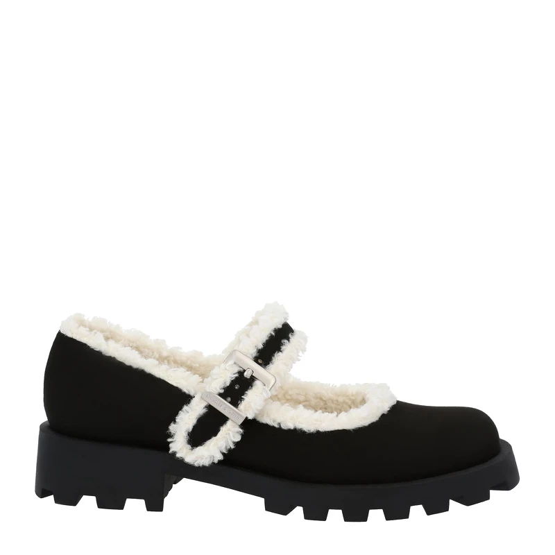 CHARLES & KEITH 刷毛瑪莉珍鞋,NT2,390元 CHARLES & KEITH 刷毛瑪莉珍鞋,NT2,390元