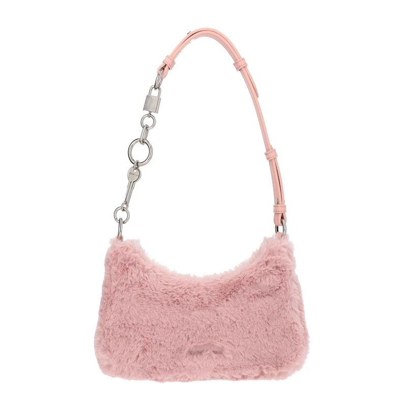 CHARLES & KEITH 鎖鍊毛絨肩背包,NT2,590元 CHARLES & KEITH 鎖鍊毛絨肩背包,NT2,590元