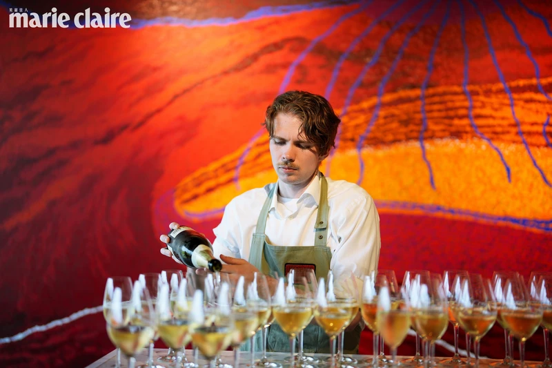 餐會之前先品飲搭配前菜的酒款 2016 St Hubert’s Blanc de Noir。