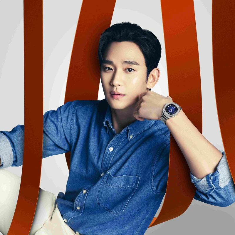 _代言人金秀賢配戴Multifort TV Big Date 先鋒系列TV大日期窗腕錶