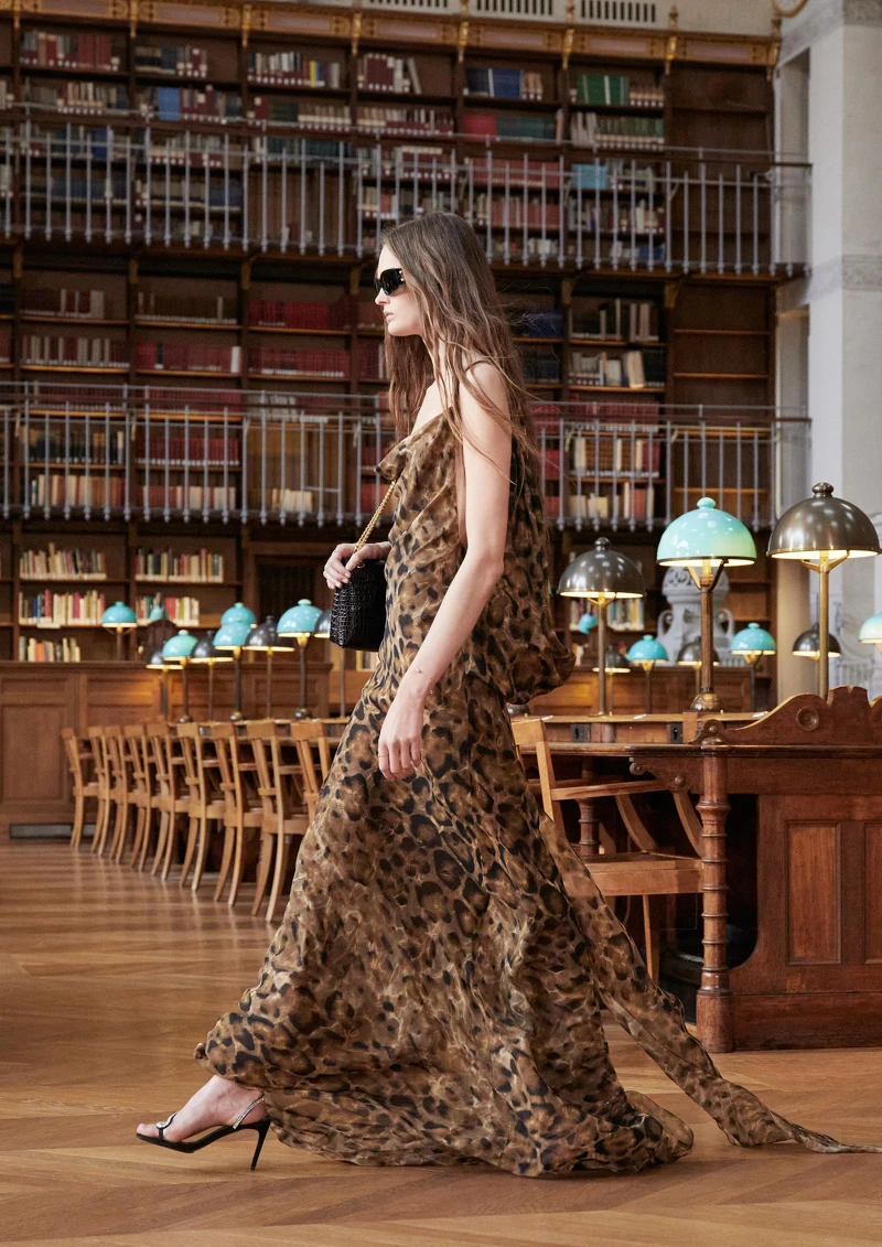 本季墨鏡也是重點配件。 本季墨鏡也是重點配件。