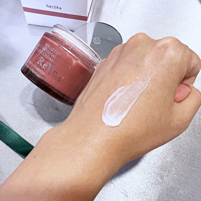 RéVive緊緻胜肽美頸霜75ml,NT6,800 RéVive緊緻胜肽美頸霜75ml,NT6,800