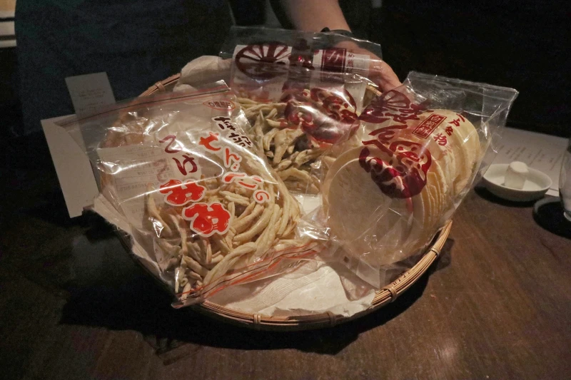 南部町名產「白仙貝」與「耳朵」 (みみ,讀音:Mimi)。 南部町名產「白仙貝」與「耳朵」 (みみ,讀音:Mimi)。