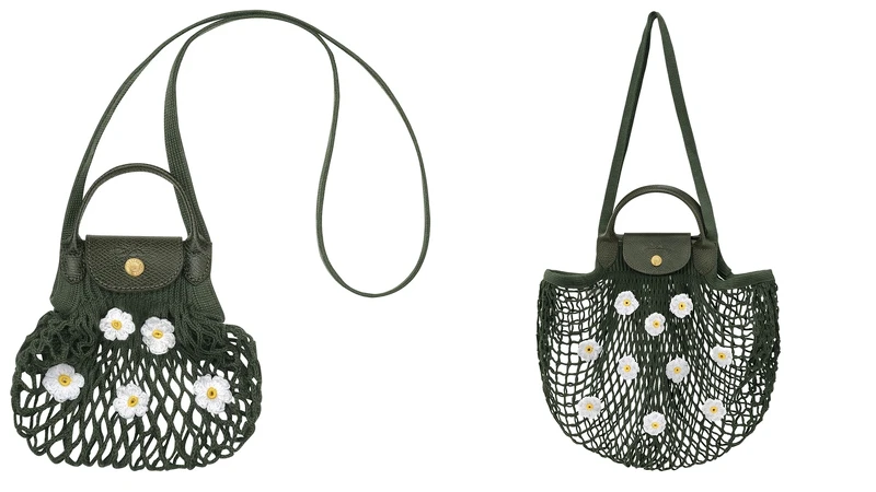 LONGCHAMP LE PLIAGE FILET MARGUERITES系列軍綠斜揹袋雛菊圖案XS尺寸NT$5,200、L 尺寸NT$8,400。
