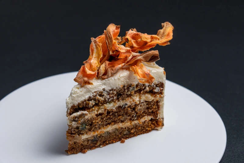 味噌乳酪霜紅蘿蔔蛋糕。