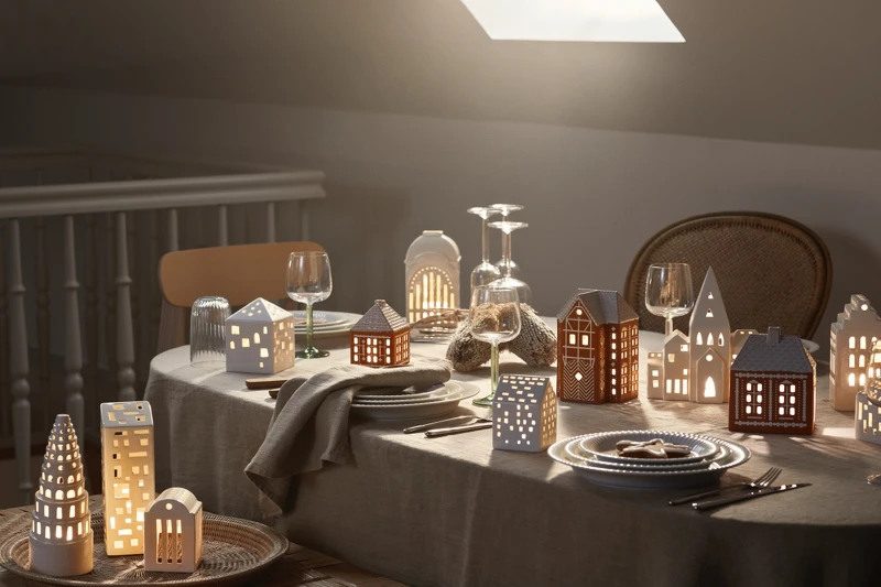 Kähler Gingerbread 燭光薑餅屋，定價（小）NT1,400、 （中）NT1,900元。