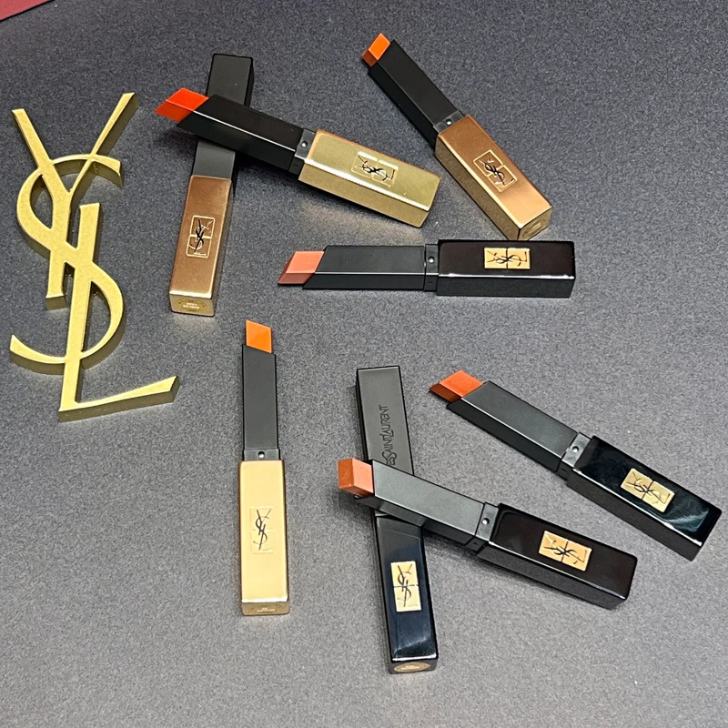 YSL煙管唇膏2024年初推出全新烈焰美拉德色選共6色。 YSL煙管唇膏2024年初推出全新烈焰美拉德色選共6色。