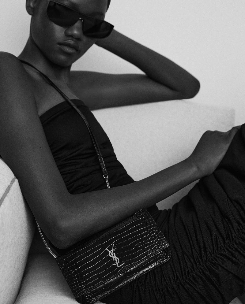 SAINT LAURENT CASSANDRE,約 NT .25,100。