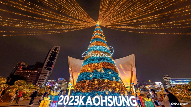 近25公尺高的聖誕樹「星空之樹」 近25公尺高的聖誕樹「星空之樹」