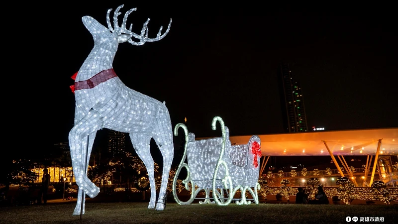 5米高的純白麋鹿「冬夢精靈」 5米高的純白麋鹿「冬夢精靈」