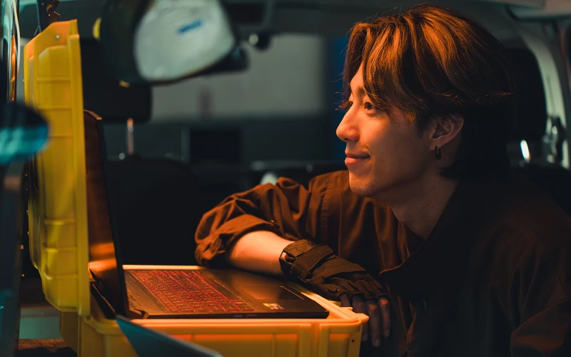 蔡凡熙在電影《還錢》飾演駭客高手 蔡凡熙在電影《還錢》飾演駭客高手