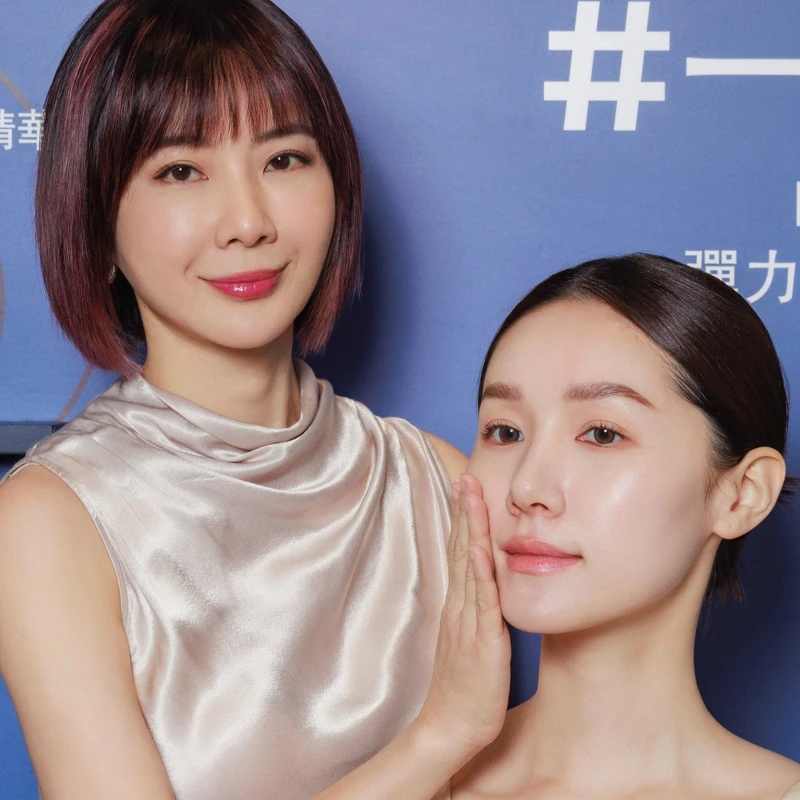 游絲棋老師示範小V臉按摩法。