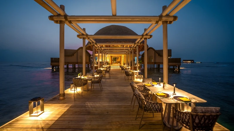 海上綜合設施平台Ocean Sala晚間用餐氛圍超浪漫 海上綜合設施平台Ocean Sala晚間用餐氛圍超浪漫