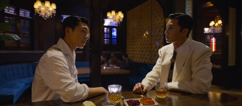 張泰尚(左)問好友也是富二代權俊度(右)明子的下落