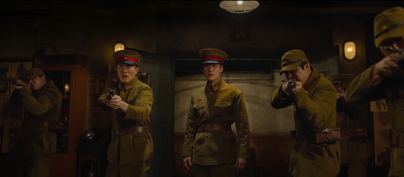 納人實驗成功培養出怪物，加藤(中)命令防疫兵不能開槍傷害怪物