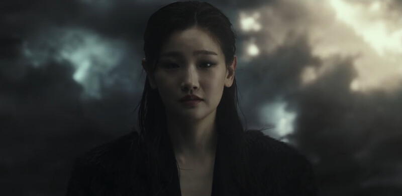 睽違三年再度出演韓劇的樸素丹扮演死神