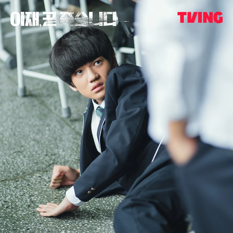 張勝祖演殺手柱勛，記者會中透漏為戲考上重機駕照曾演出《財閥家的小兒子》金康勳在劇中演被霸凌但機智逆轉勝的高中生赫秀