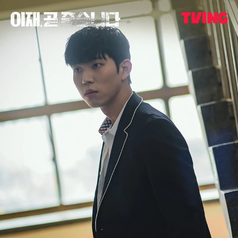 演出《還魂》的劉仁秀扮演壞學生進尚，在獄中被李宰旭打得不敢還手