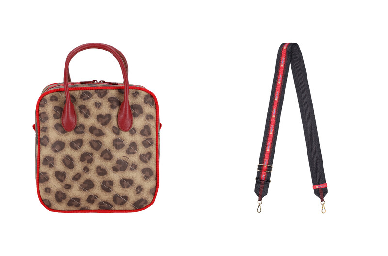 心魅豹紋方形斜背包NT$5,800、心魅豹紋50MM可拆式背帶NT$2,500心魅豹紋方形斜背包NT$5,800、心魅豹紋50MM可拆式背帶NT$2,500 心魅豹紋方形斜背包NT$5,800、心魅豹紋50MM可拆式背帶NT$2,500心魅豹紋方形斜背包NT$5,800、心魅豹紋50MM可拆式背帶NT$2,500