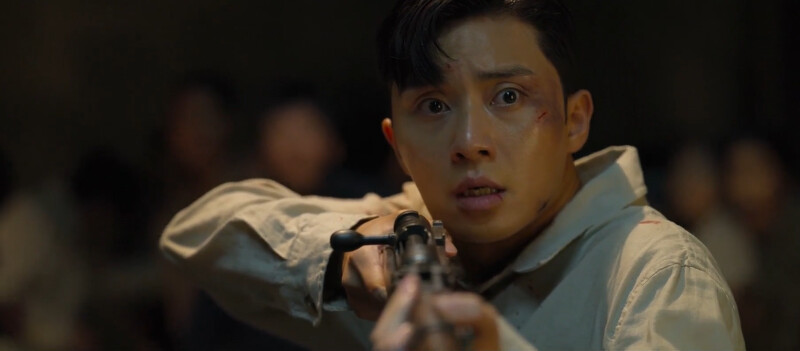 張泰尚即使手上有槍還是恐懼怪物