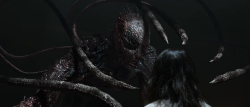 怪物停手沒殺尹采玉，反而仔細看著她，想起是自己的女兒