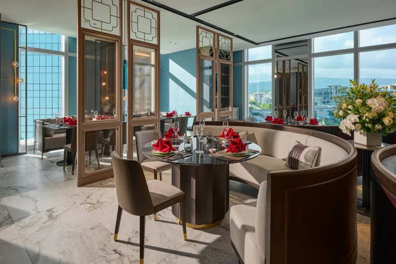 以低調沈穩的藏青色為主色調。 以低調沈穩的藏青色為主色調。