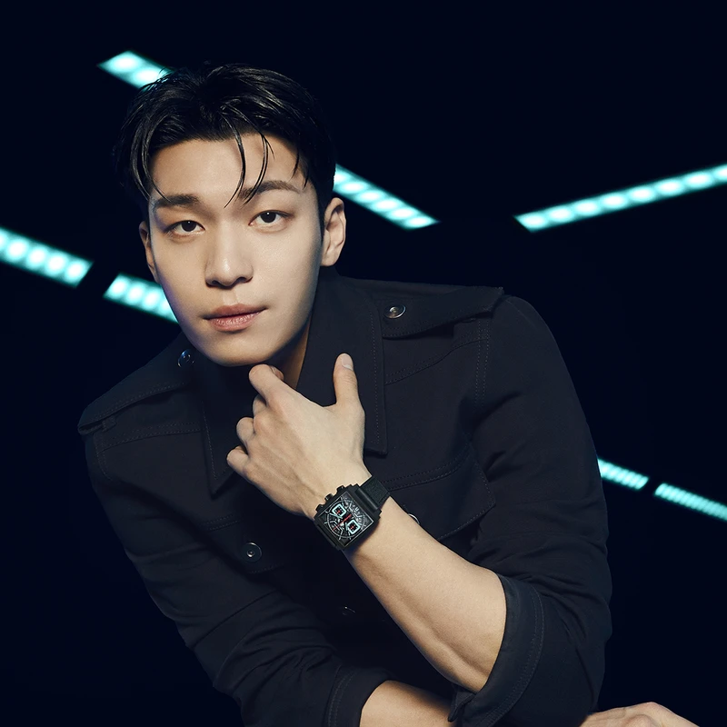 品牌大使 韓國新星魏嘏雋佩戴TAG Heuer Monaco Chronograph 鏤空計時腕錶-綠松色Turquoise 品牌大使 韓國新星魏嘏雋佩戴TAG Heuer Monaco Chronograph 鏤空計時腕錶-綠松色Turquoise