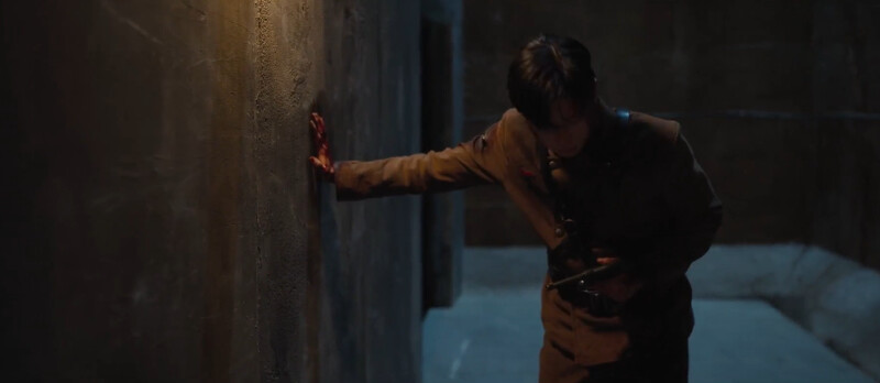 張泰尚扶著牆行走 張泰尚扶著牆行走